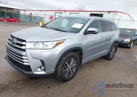 2018 Toyota Highlander Xle из США, поврежденный, VIN 5TDJZRFH1JS526213